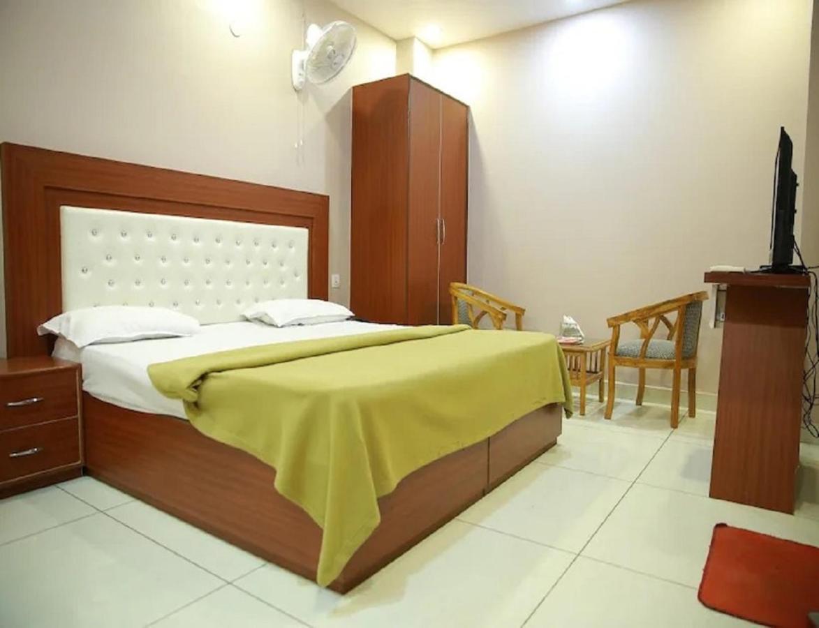Hotel Kings, Rohtak Bagian luar foto